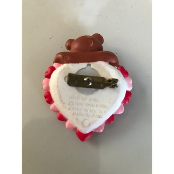 Vintage Fun World PIN Valentines BEAR Brown BEARY HUGGABLE 1980s Holiday Brooch - Picture 3 of 3